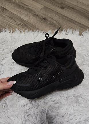 Крутые кроссовки nike размер 36, стелька 22.5 см