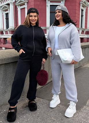 Теплий жіночий костюм