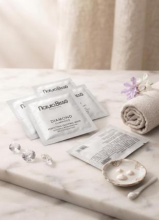 Natura bissé diamond luminous perfecting glowing mask - осветляющая маска для лица