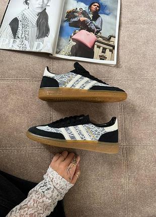 Стильные женские кроссовки adidas spezial lace black white