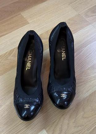 Жіночі вінтажні туфлі chanel чорні шкіряні 38 розмір, в гарному стані, оригінал. каблук 6 см.