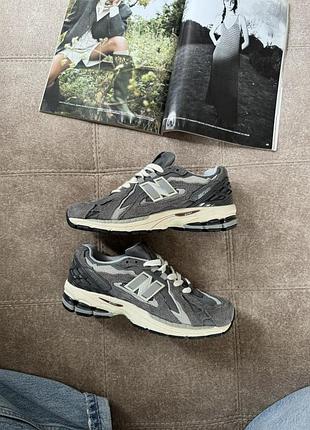 Стильні кросівки new balance 1906d grey beige
