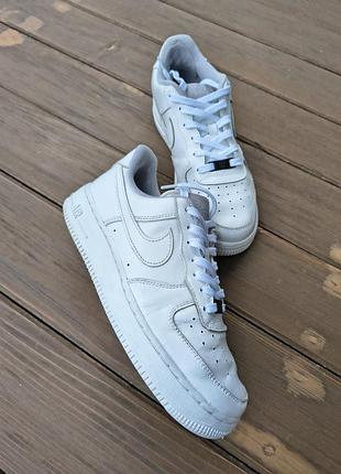 Кросівки найк. nike air force. nike. кросівки 38,5 розмір. кросівки nike. білі кросівки.