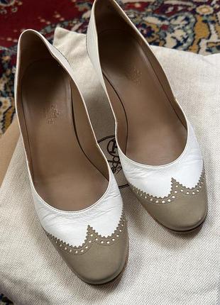 Hermès bicolor wedge spectator pumps — вінтажні жіночі туфлі на танкетці, в гарному стані, 37,5 розмір, шкіра. оригінал