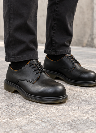 Туфли от бренда dr. martens