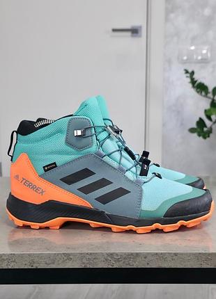 Кросівки adidas  gore-tex
