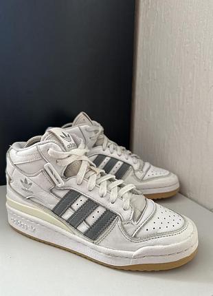 Шкіряні кросівки від adidas 36,5