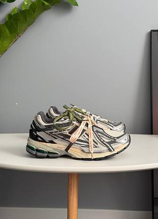 New balance 1906a double laces
silver gold metallic