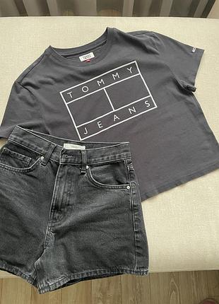 Жіноча футболка tommy hilfiger сіра розмір xs та жіночі шорти mango джинсові розмір 32