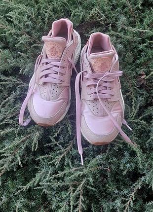 Брендовые красивые кроссовки.nike.