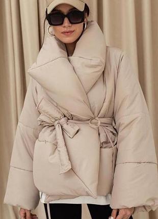 Жіноча зимова бежева куртка кімоно yana belyaeva