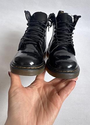 Шкіряні лаковані чобітки dr. martens 3