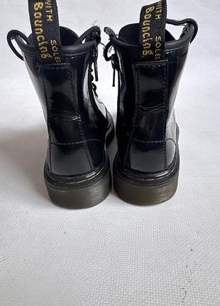 Шкіряні лаковані чобітки dr. martens 4