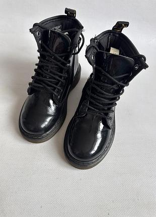 Шкіряні лаковані чобітки dr. martens 2