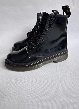 Шкіряні лаковані чобітки dr. martens