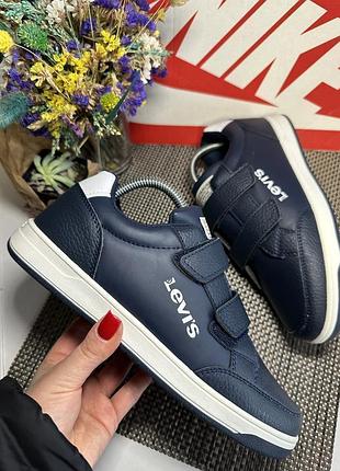 Оригінальні нові кросівки на липучці levis