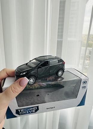 Автомодель technodrive kia sportage r 6