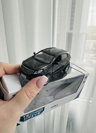 Автомодель technodrive kia sportage r 9