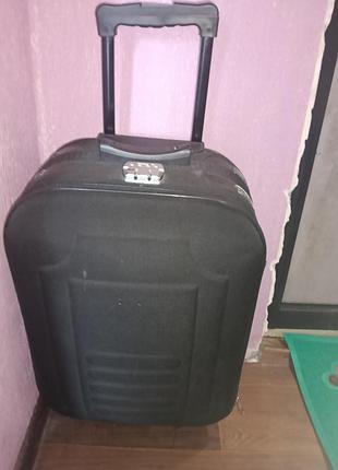 Чемодан не великий