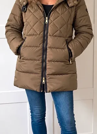 Стеганая зимняя куртка zara basic (капучино/мокко) с искусственным мехом