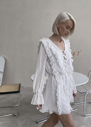 Коротка жіноча сукня ivina boutique біла шифонова з рюшами