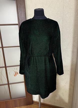 Коротка жіноча сукня зелена