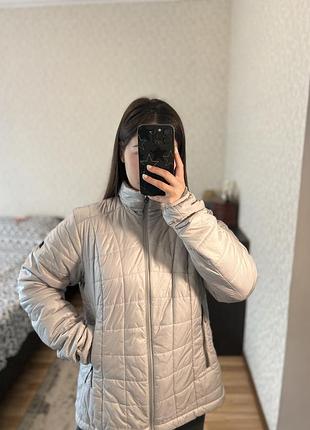 Куртка жіноча сіра стьобана