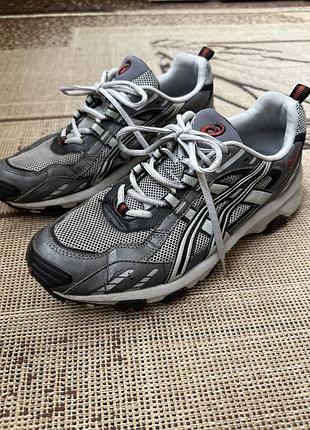 Asics кросівки