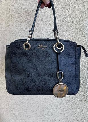Жіноча сумка guess чорна з монограмою