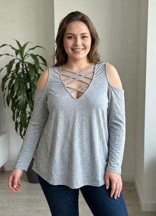 Сірий лонгслів з відкритими плечима та шнурівкою boohoo (плюс сайс / plus size)