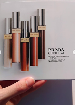 Буклет и палитра оттенков консилера grapha reveal concealer (blurring micro-correcting concealer) от бренда prada beauty, 6*0,5 мл