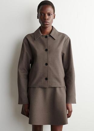 Жакет із джерсі з округлими силуетними лініями cos rounded jersey jacket коричневий