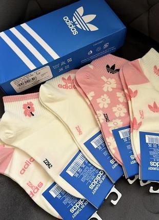 Жіночі шкарпетки adidas короткі з квітковим принтом