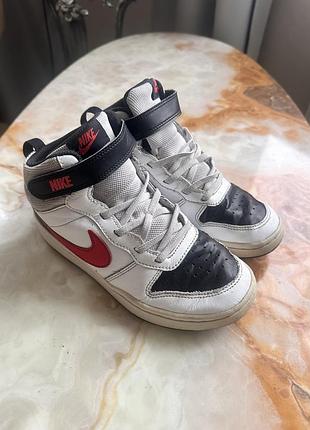 Кросівки для хлопчика nike високі білі з чорним та червоним, розмір 33