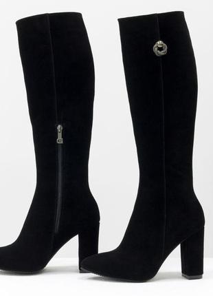 Замшевые черные стильные сапоги на каблуке в любом цвете1 фото