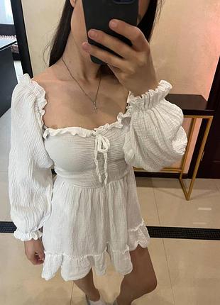 Біла літня сукня жіноча