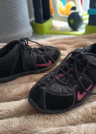 Чорні кросівки найк 28 кроссовки nike