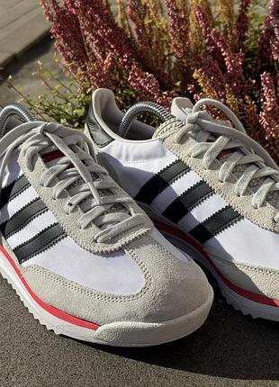 Кросівки adidas біло-чорні 40 розмір