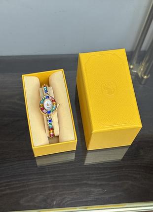 Годинник з різнокольоровим камінням quartz