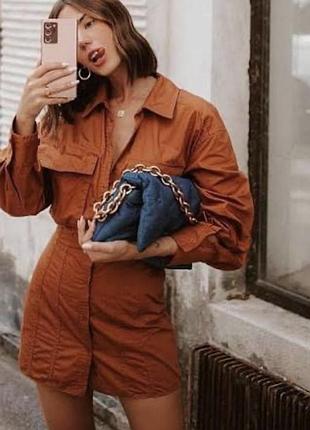 Сукня-сорочка з відкритою спиною від zara у відтінку tobacco / tan / rust