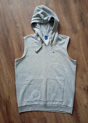 Брендовая безрукавка худи reebok.