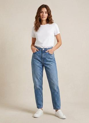 Жіночі джинси bershka mom fit блакитний денім із потертостями, розмір 26, в гарному стані.
