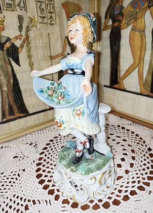 Винтажные фарфоровая бисквитная статуэтка от capodimonte