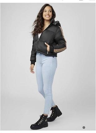 Куртка жіноча guess чорна коротка дута з капюшоном