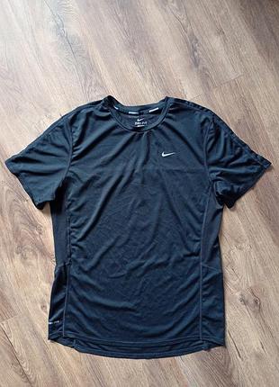 Брендова футболка nike.