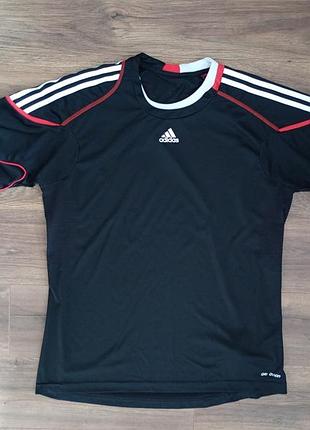 Брендовая футболка adidas.