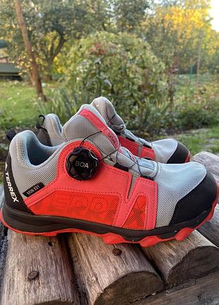 Кросівки adidas terrex дитячі сіро-червоні 34 розмір