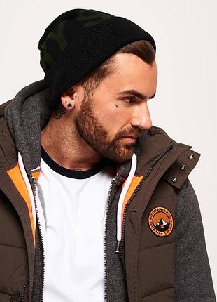 Чоловіча шапка з логотипом superdry