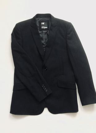 Шерстяной пиджак  с вертикальными врезными карманами на груди в стиле work jacket . military blazer от бренда peter werth london великобритания 🇬🇧