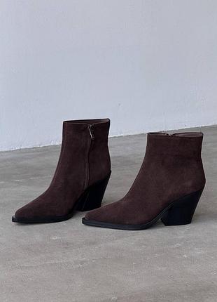 Ботинки казаки замшевые коричневые